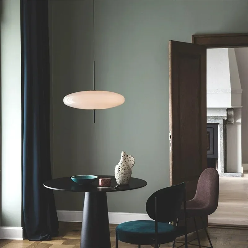 Nordische Untertassen LED Pendelleuchte für Wohnzimmer und Café Breite Form