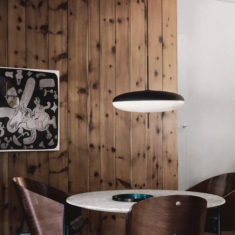 Nordische Untertassen LED Pendelleuchte für Wohnzimmer und Café Breite Form