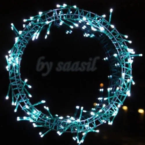 LED Lichtkranz XXL Weihnachten Ø 62 cm – Türkranz & Wandkranz mit 200 LEDs, kaltweiß