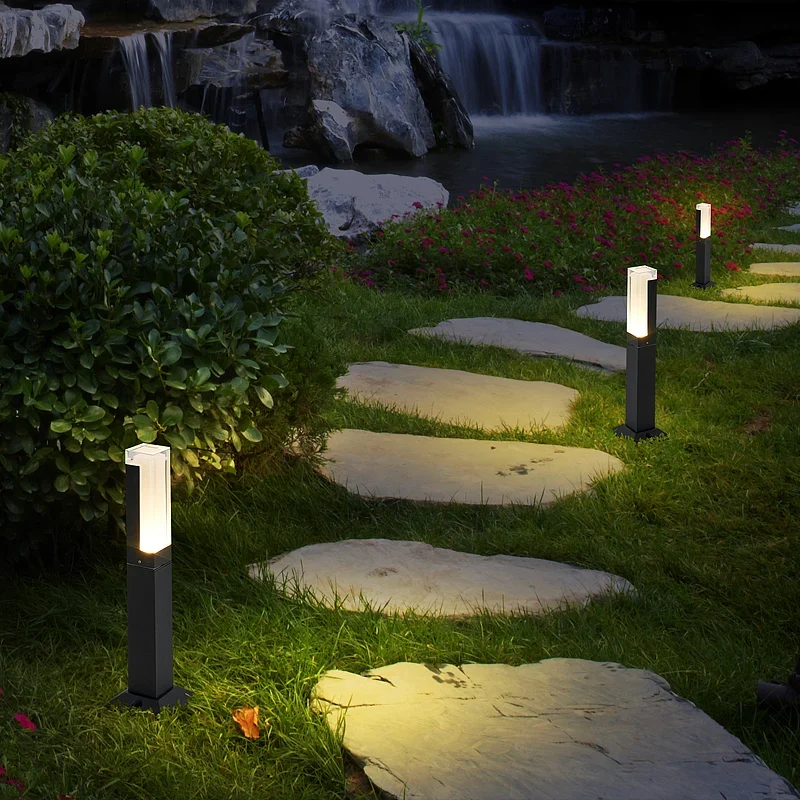 Moderne LED Wegeleuchte aus Aluminium für Gartenweg und Einfahrt