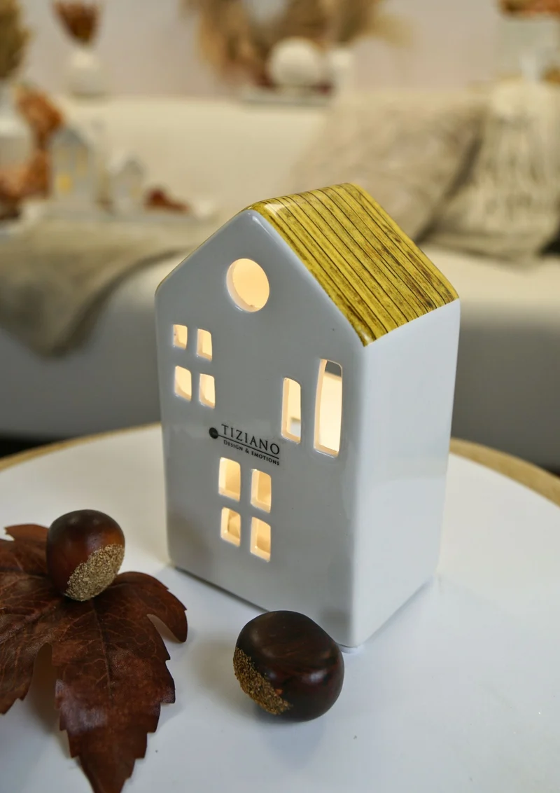 Haus Bilbury LED creme-weiß/Holz-Decal