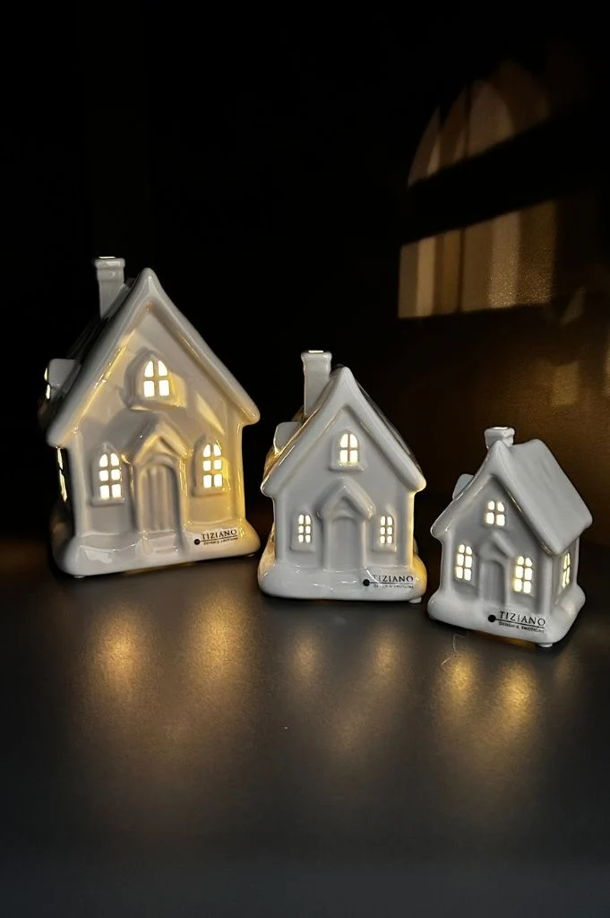 Deko Haus Cascata LED mit Schnee creme-weiß