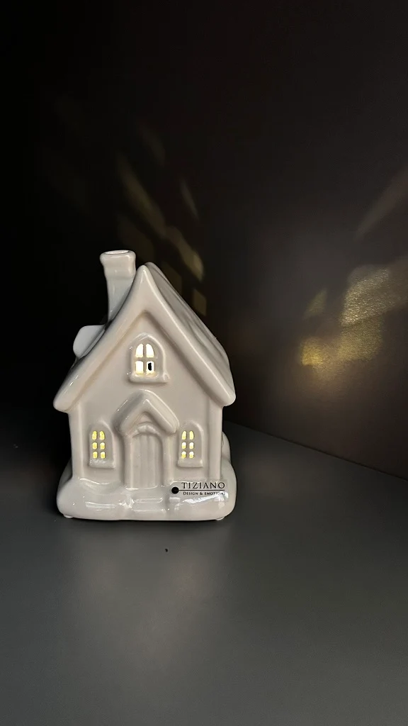 Deko Haus Cascata LED mit Schnee creme-weiß