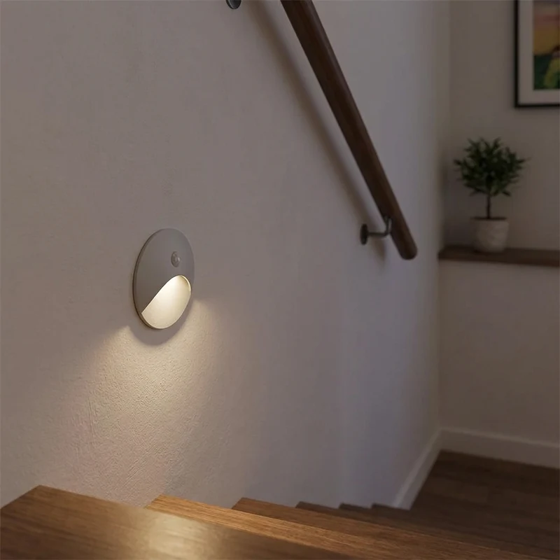 Moderne LED Einbau-Wandleuchte mit Bewegungsmelder für Treppenhaus und Flur