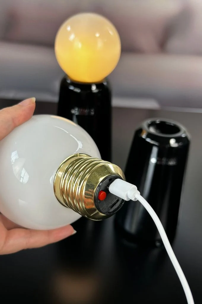 Lampe Luminara mit LED Birne creme-weiß