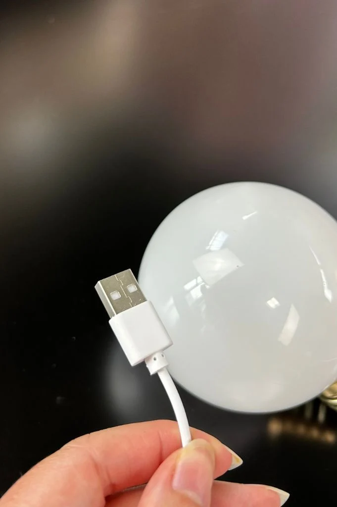 Glühbirne LED mit USB Kabel 9,5