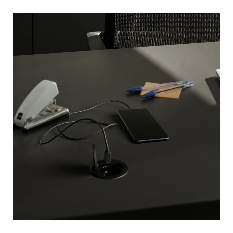 Einbausteckdose mit USB-C, schwarz, 230V AC, 3600W, IP20, Ø72mm, 1,8m Kabel