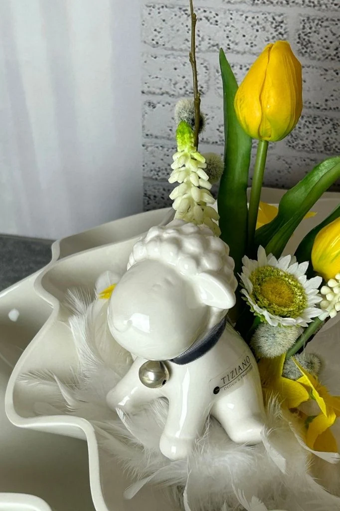Deko Lamm Tonja mit Glocke creme-weiß