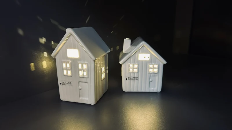 Dekohaus Partina LED creme-weiß