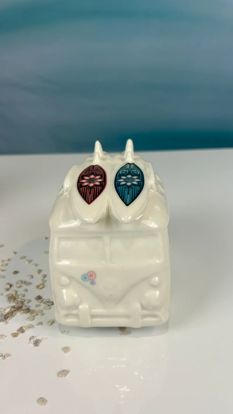 Deko Bus Forano mit Surfbrett creme-weiß mit Decal