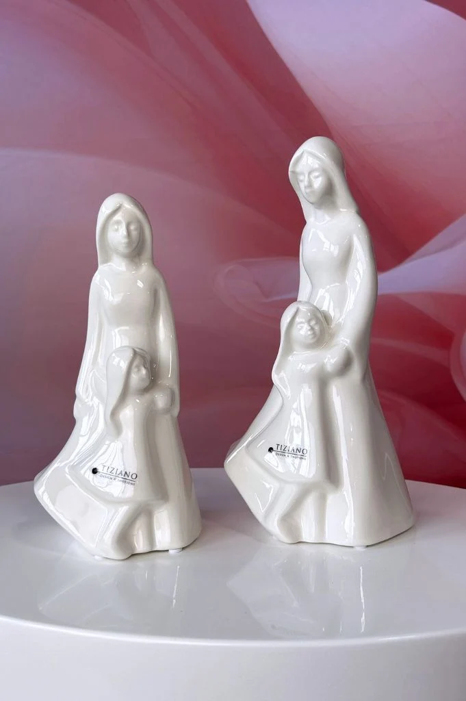 Figur Aurela mit Kind creme-weiß