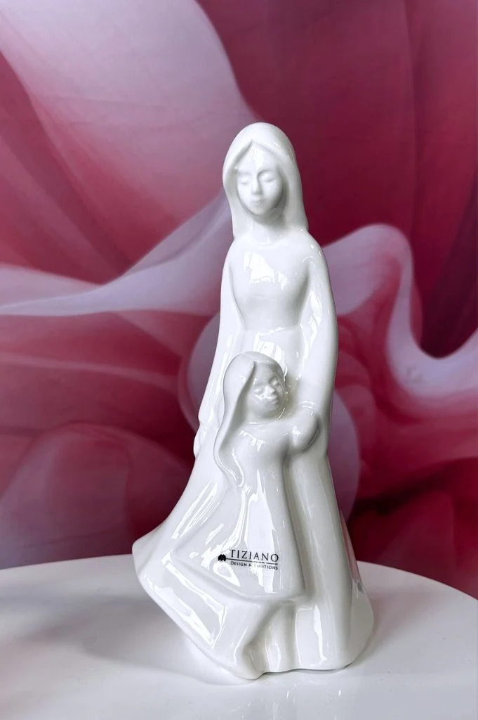Figur Aurela mit Kind creme-weiß