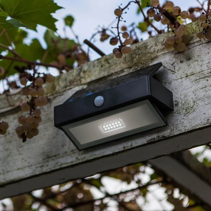 LED-Wandleuchte Arrow mit Solarpanel und Bewegungsmelder