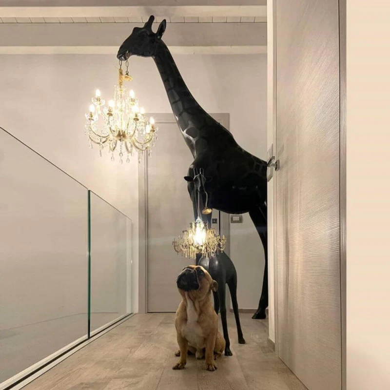 Giraffe in Love Stehleuchte 400cm Lebensgroß