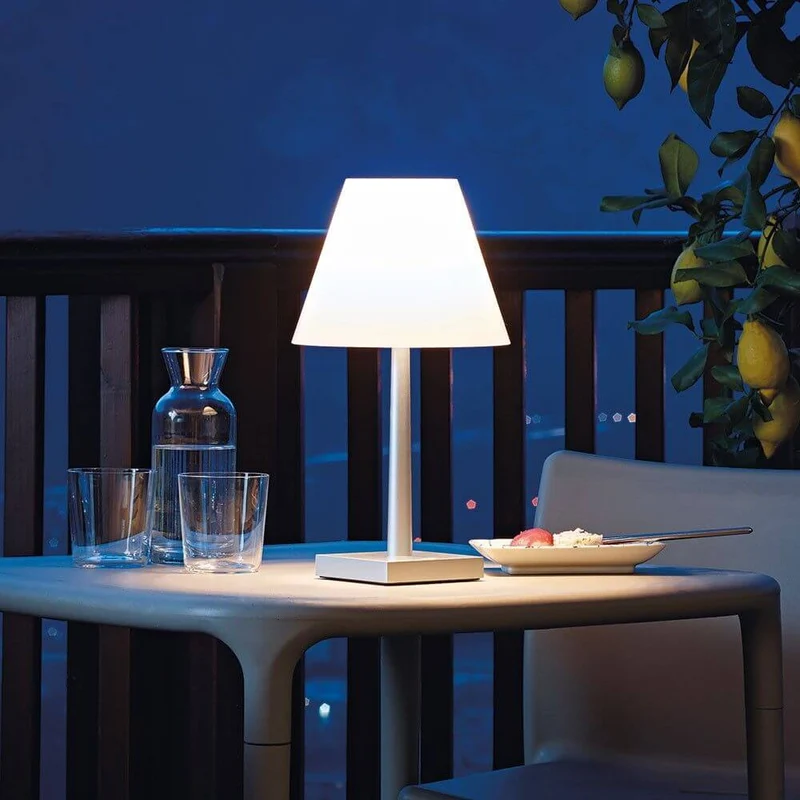 Rotaliana Dina+ Akku LED-Tischleuchte mit Ladestation Weiß