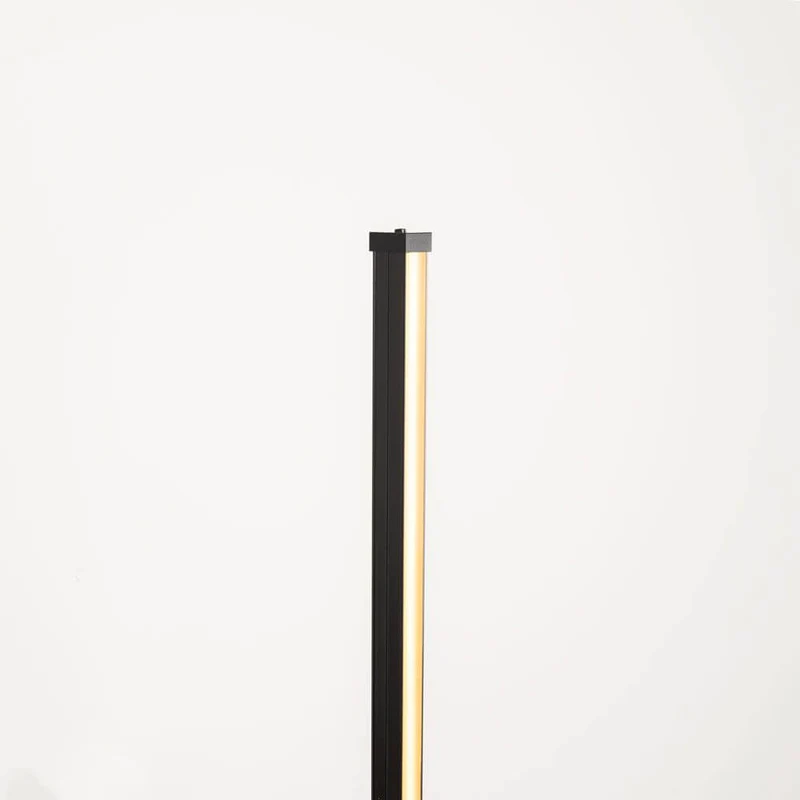 Sting Blackline hochwertige LED-Stehleuchte Warmweiß Schwarz