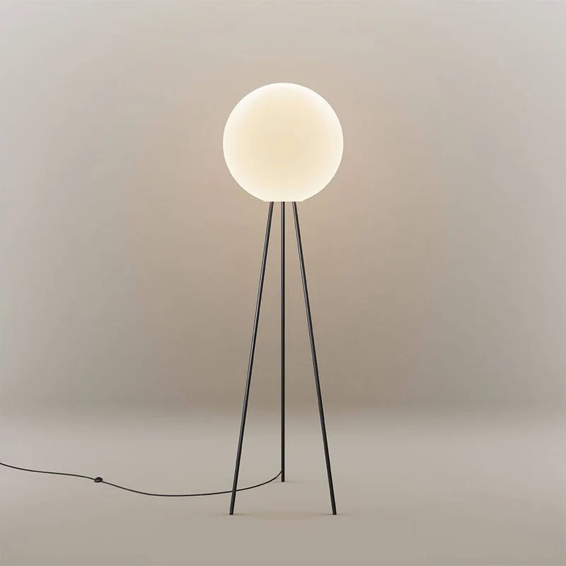 s.luce Dreibein-Stehleuchte Orb Tripod 160cm mit Glaskugel